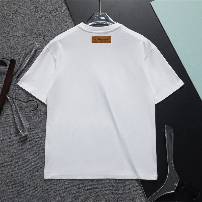 Louis Vuitton Men's T-shirts 1804